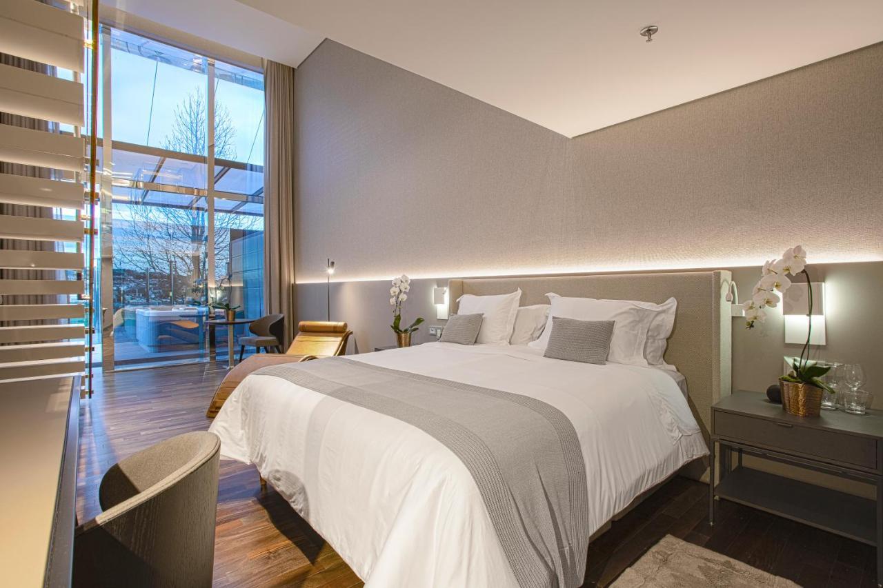 Suryaa Hotel Pinhais, Curio Collection By Hilton Buitenkant foto