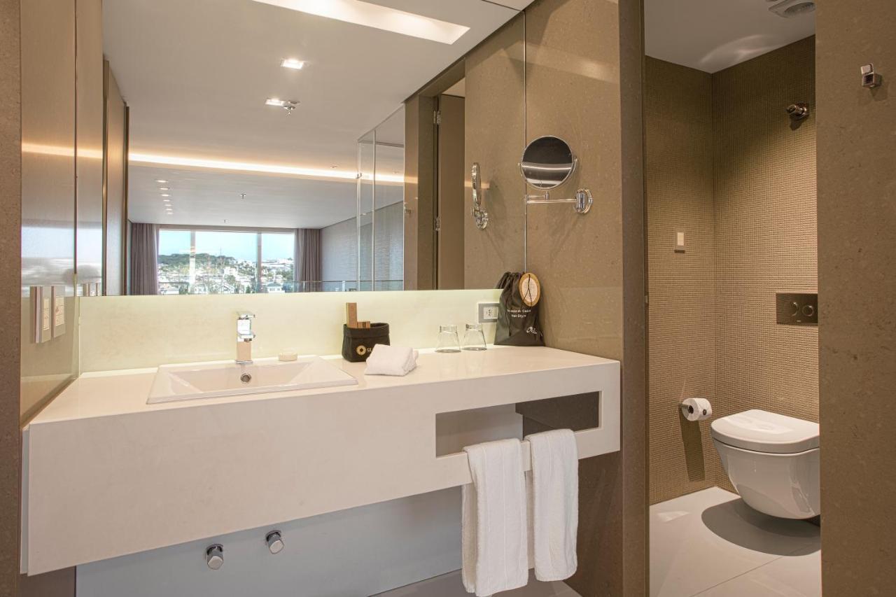 Suryaa Hotel Pinhais, Curio Collection By Hilton Buitenkant foto