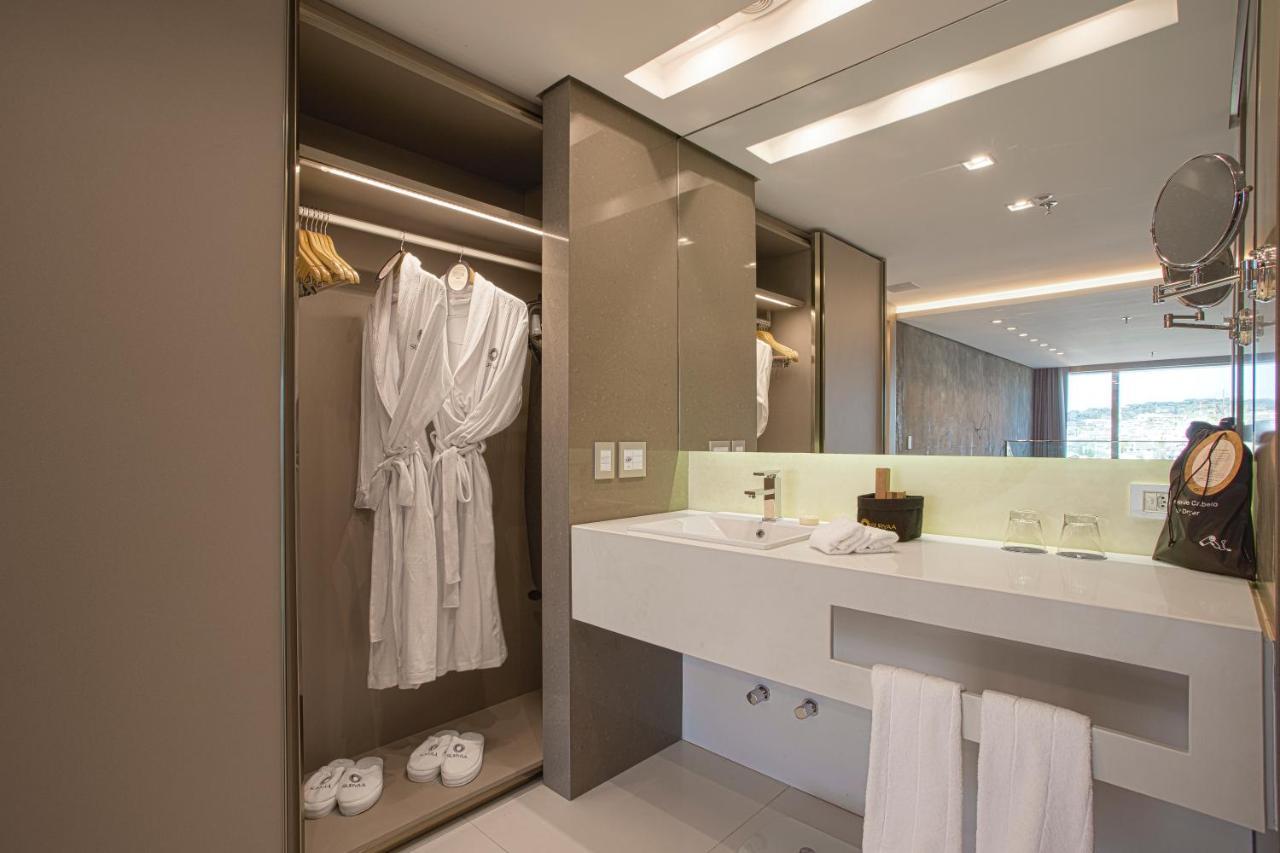 Suryaa Hotel Pinhais, Curio Collection By Hilton Buitenkant foto