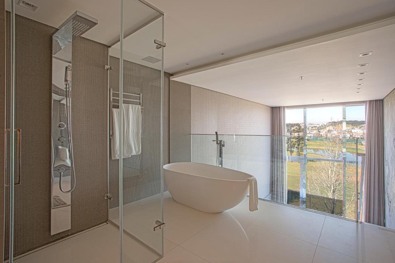 Suryaa Hotel Pinhais, Curio Collection By Hilton Buitenkant foto