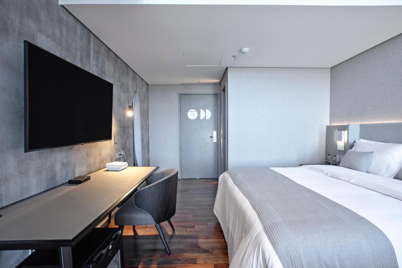 Suryaa Hotel Pinhais, Curio Collection By Hilton Buitenkant foto