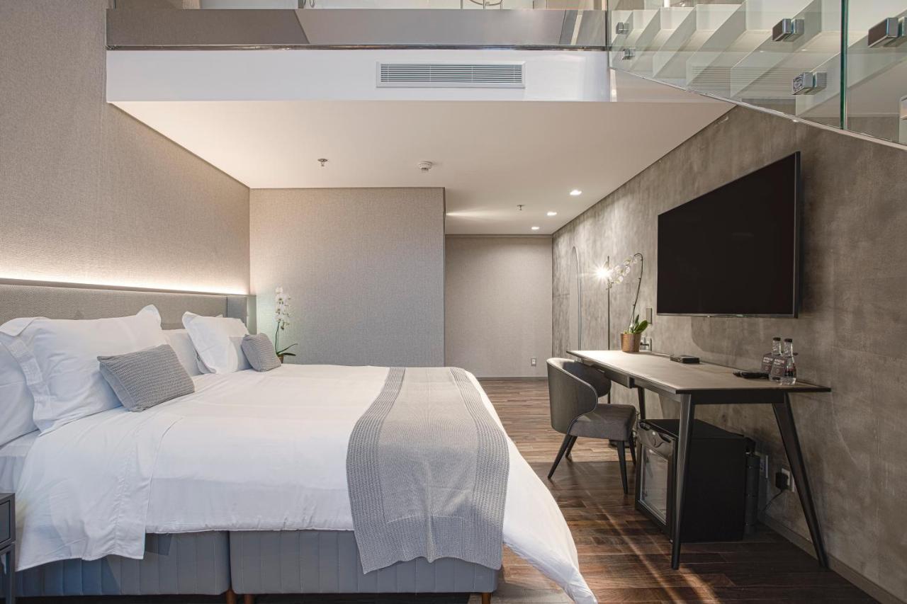 Suryaa Hotel Pinhais, Curio Collection By Hilton Buitenkant foto