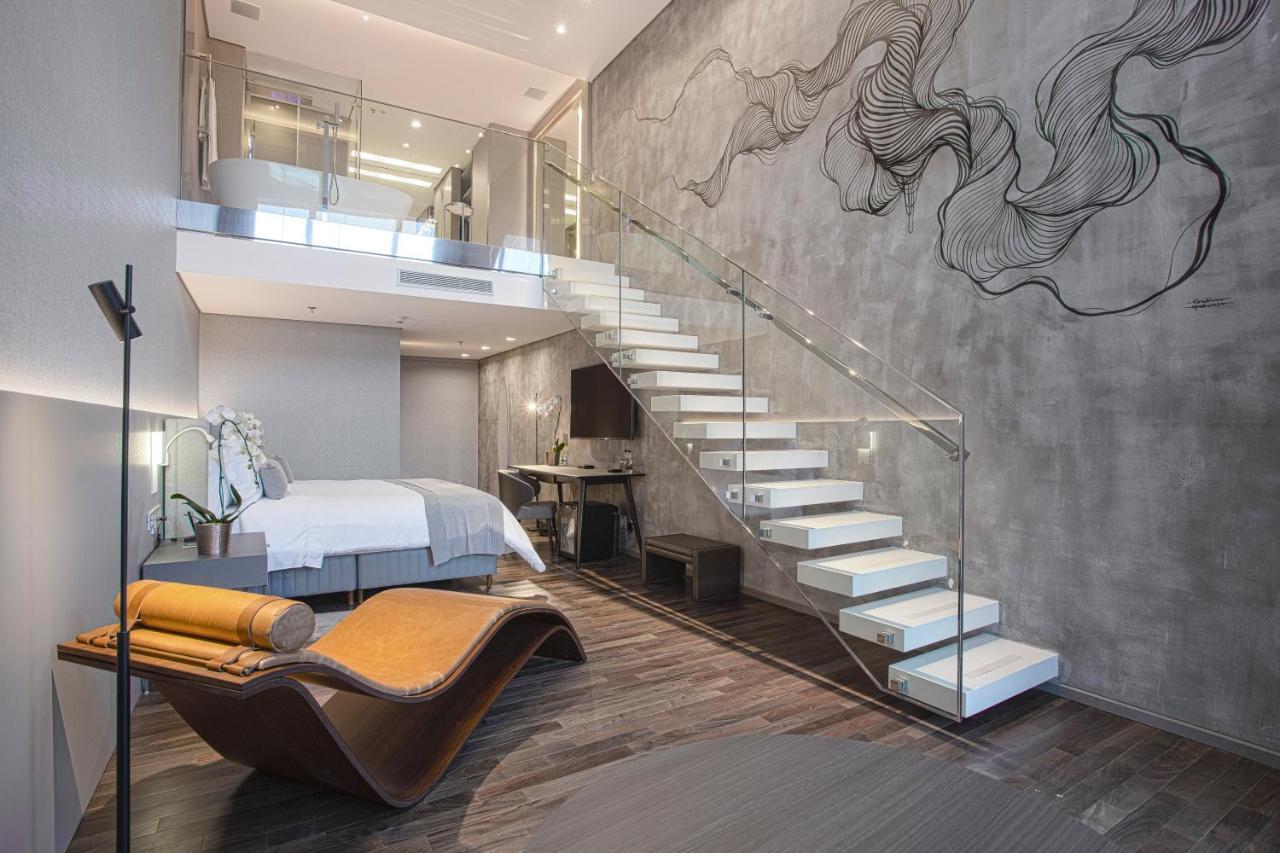 Suryaa Hotel Pinhais, Curio Collection By Hilton Buitenkant foto