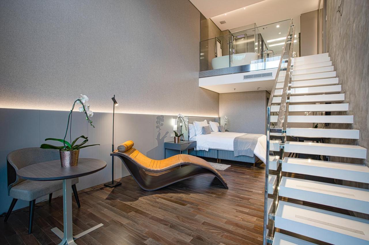 Suryaa Hotel Pinhais, Curio Collection By Hilton Buitenkant foto