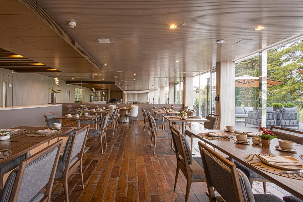 Suryaa Hotel Pinhais, Curio Collection By Hilton Buitenkant foto